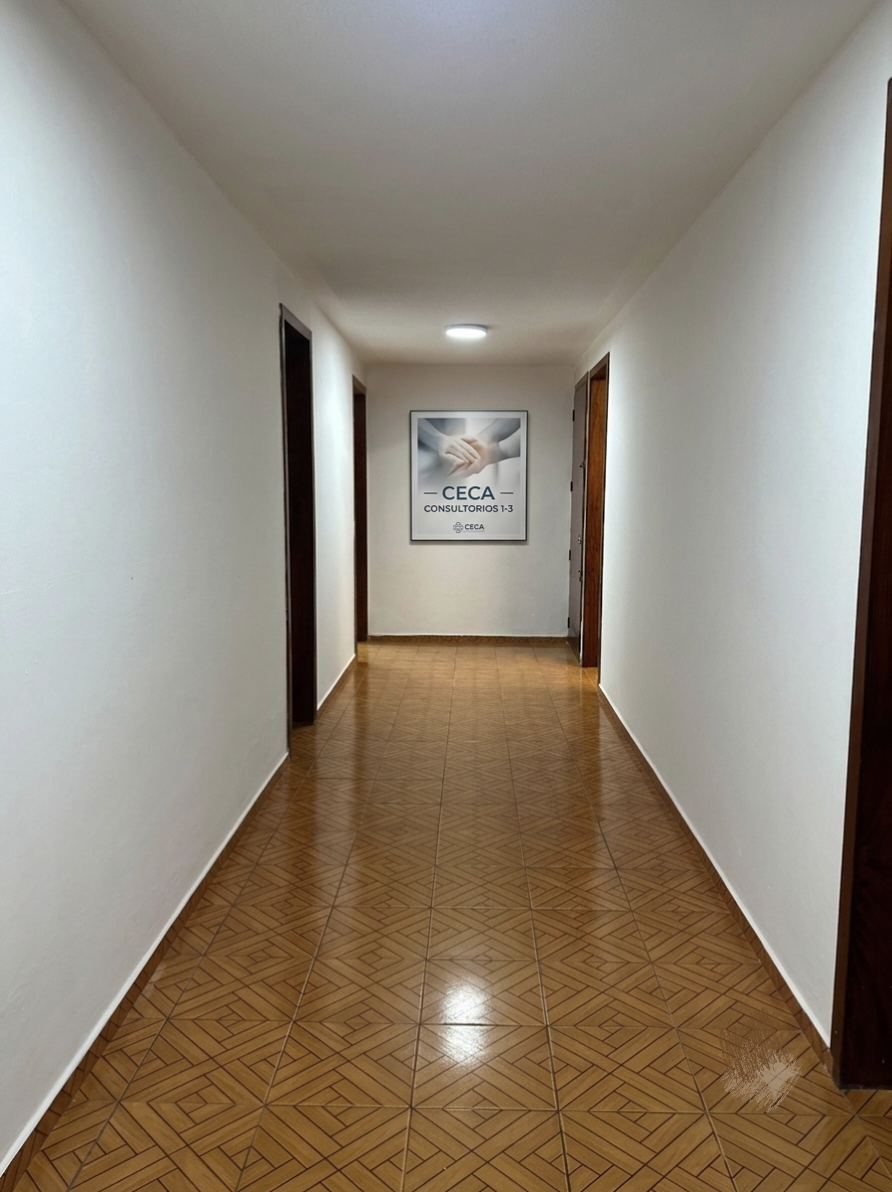 Pasillo hacia los consultorios de CECA